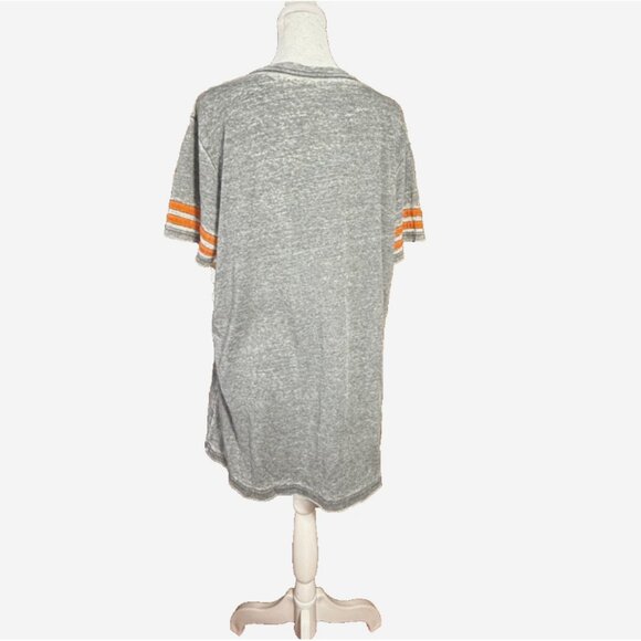 NWT Texas Longhorns Hook ’Em Horns Distressed Gray Graphic T-Shirt Women’s XL - Picture 5 of 8